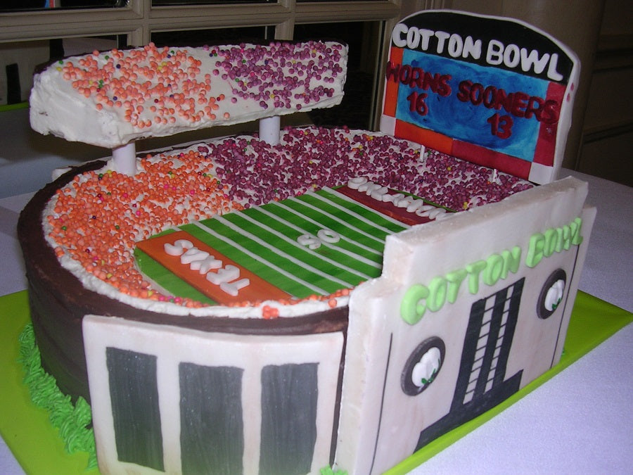 GroomsCakes_CottonBowl.jpg